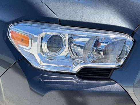 Certified 2023 Toyota Tacoma SR AWD/4WD image 10