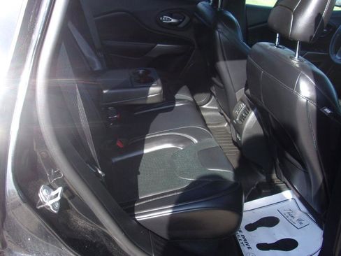 Used 2021 Jeep Cherokee Latitude Lux AWD/4WD image 7