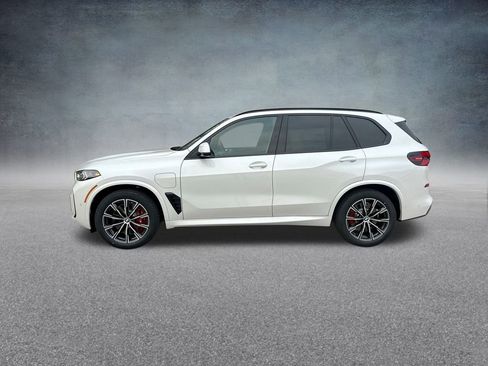 New 2026 BMW X5 xDrive50e image 5