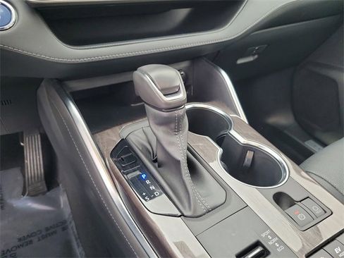 Used 2022 Toyota Highlander Limited image 21