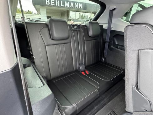 Used 2023 Volkswagen Tiguan SE FWD image 14