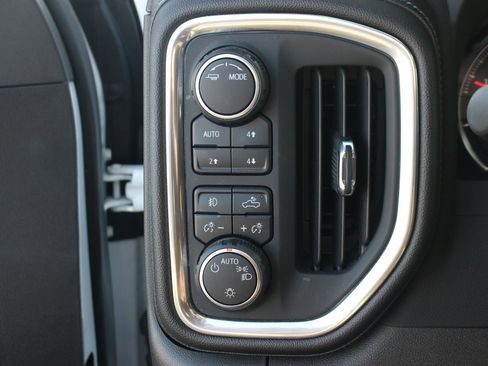 Used 2022 Chevrolet Silverado 1500 LT Trail Boss image 34