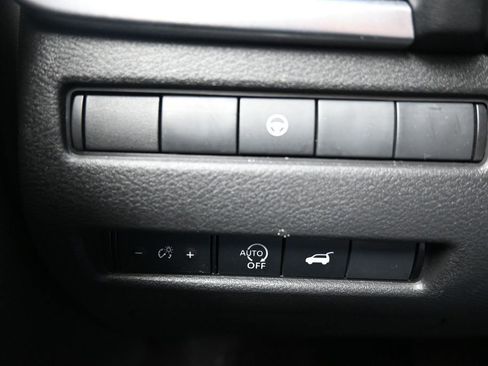 Used 2025 Nissan Rogue SV AWD/4WD image 16