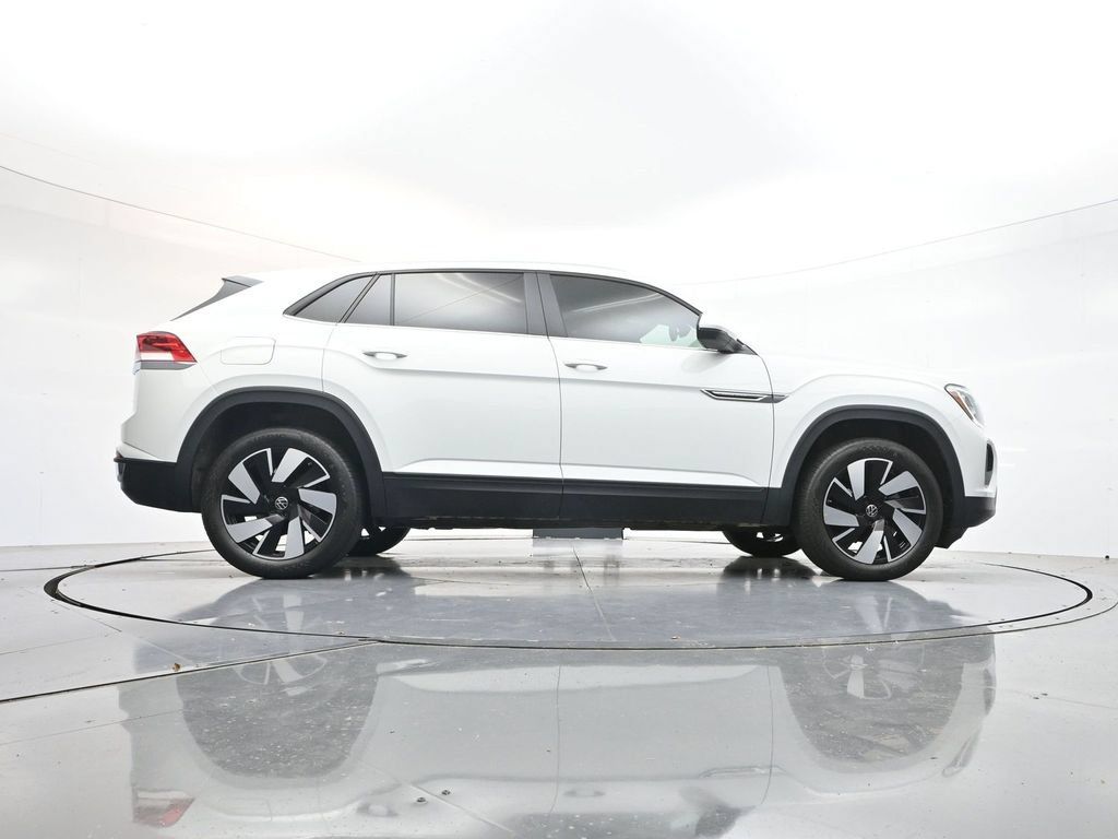 Used 2024 Volkswagen Atlas Cross Sport SE AWD/4WD image 32