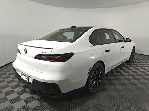 Used 2025 BMW 740i w/ Executive Package image 9