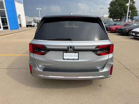 Certified 2025 Honda Odyssey EX-L image 3