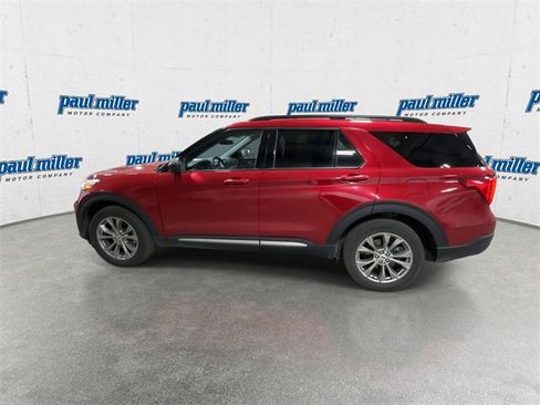 Used 2022 Ford Explorer XLT w/ Equipment Group 202A image 7