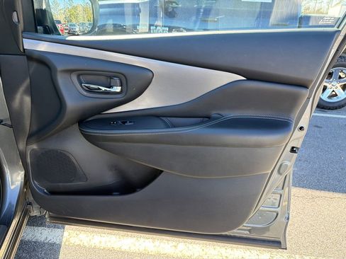 Used 2022 Nissan Murano SV image 14