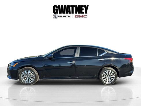 Used 2024 Nissan Altima 2.5 SV image 3