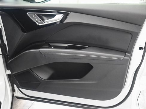 Used 2022 Audi Q4 e-tron Premium Plus w/ Premium Plus image 10