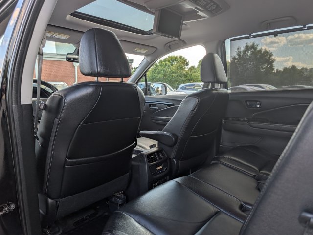 Used 2017 Honda Pilot Touring image 23