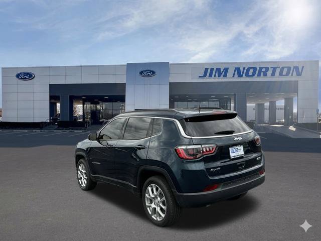 Used 2024 Jeep Compass Latitude AWD/4WD image 7