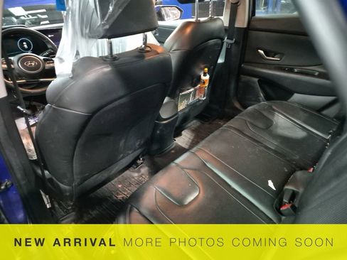 Used 2022 Hyundai Elantra Limited image 12