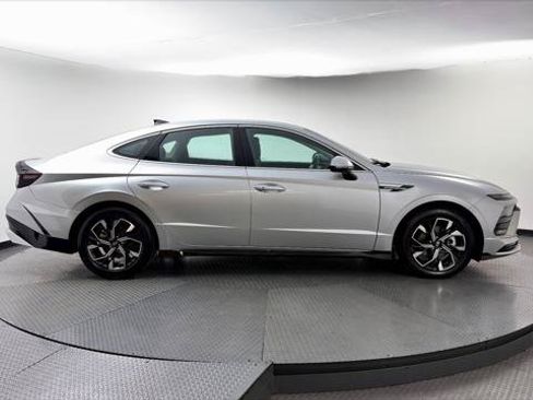 Used 2025 Hyundai Sonata SEL FWD image 9