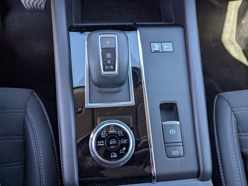 Used 2025 Mitsubishi Outlander 4WD Plug-In Hybrid image 15