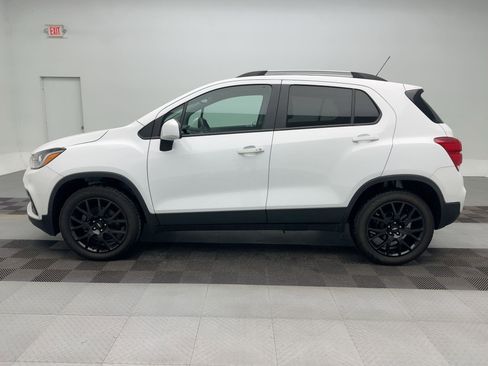 Certified 2022 Chevrolet Trax LT w/ Sport Edition image 2