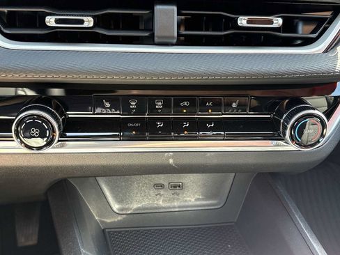 New 2026 Chevrolet Equinox LT w/ Safety and Technology Package FWD image 18