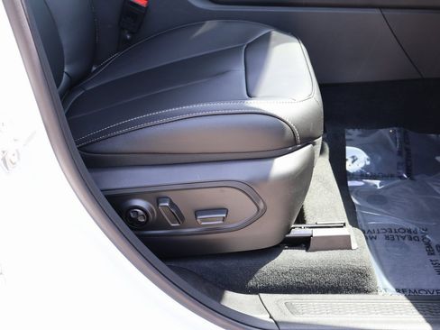 New 2025 Jeep Grand Cherokee L Limited w/ Black Appearance Package image 10