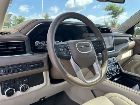 Used 2024 GMC Yukon Denali AWD/4WD image 11
