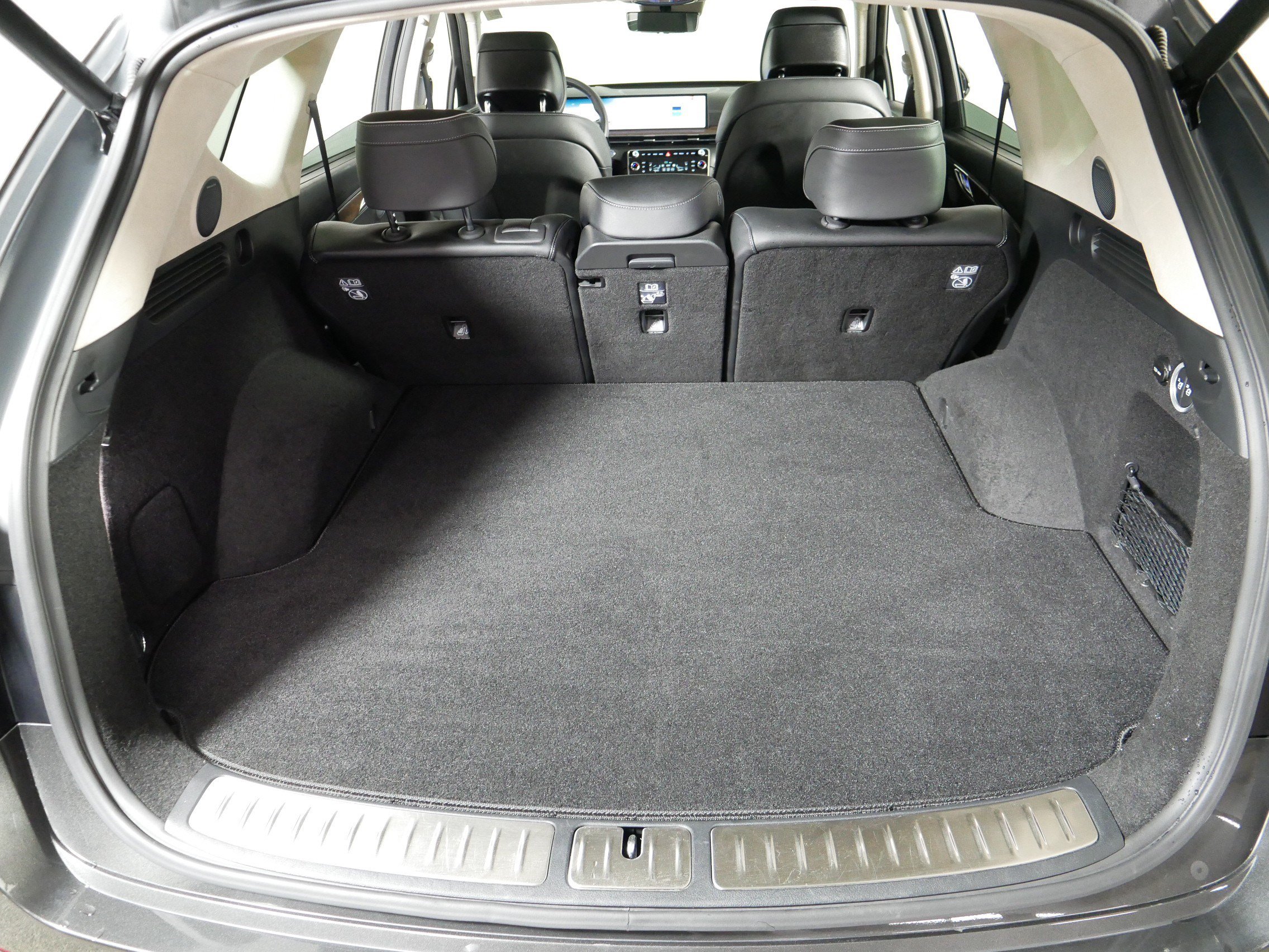 Certified 2025 Genesis GV80 3.5T Prestige AWD/4WD image 18