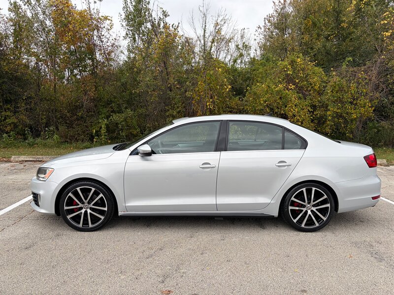 Used 2012 Volkswagen Jetta GLI Autobahn FWD image 2