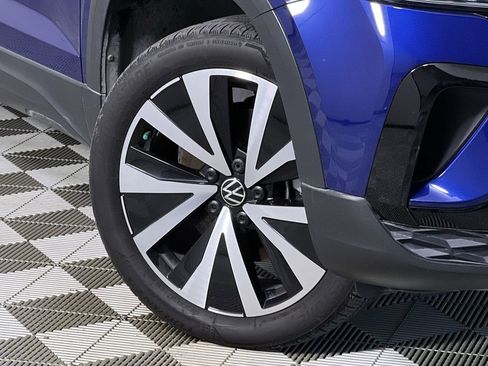 Used 2024 Volkswagen Taos SE image 12