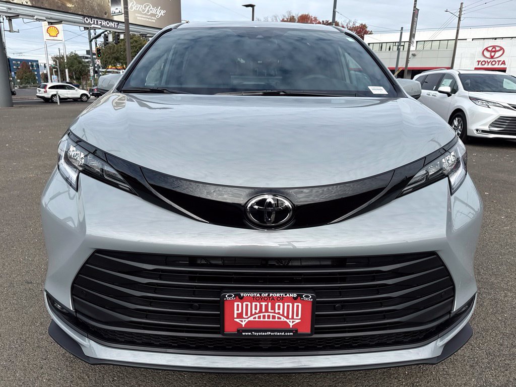 New 2026 Toyota Sienna XLE Woodland Edition AWD/4WD image 3
