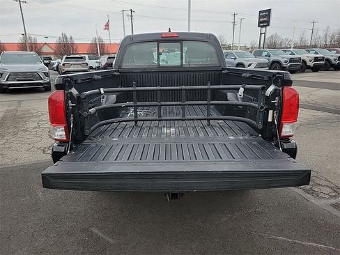 Used 2017 Toyota Tacoma SR image 7