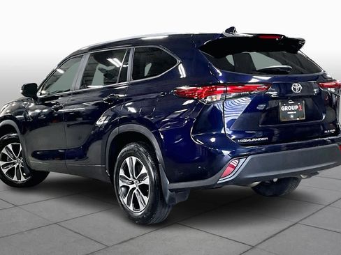 Used 2023 Toyota Highlander XLE AWD/4WD image 12