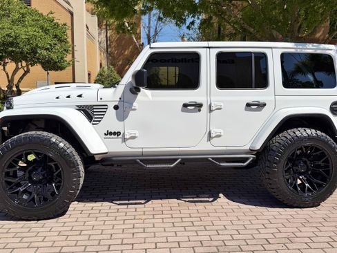 Used 2026 Jeep Wrangler Unlimited Sahara AWD/4WD image 8