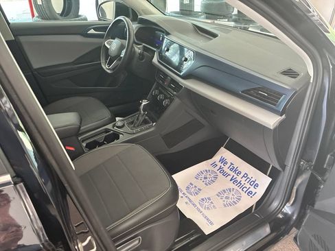 Used 2023 Volkswagen Taos SE w/ Panoramic Sunroof Package AWD/4WD image 25