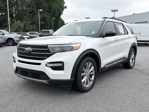 Used 2023 Ford Explorer XLT w/ Equipment Group 202A RWD image 2