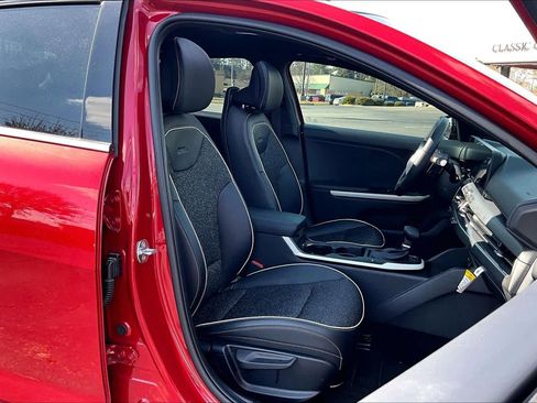 Used 2025 Kia K4 GT-Line w/ GT-Line Sunroof Package image 9