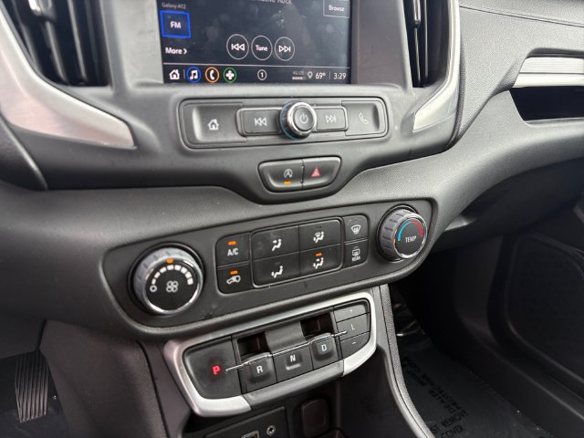 Used 2024 GMC Terrain SLE FWD image 22