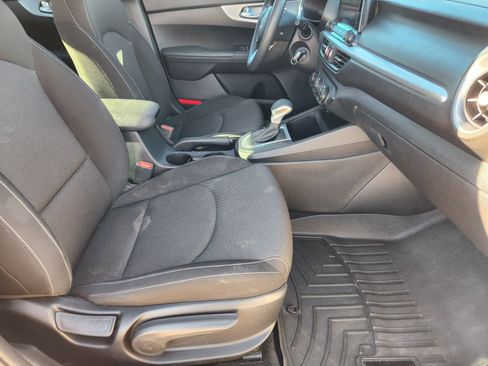 Used 2023 Kia Forte LXS w/ LXS Technology Package image 17