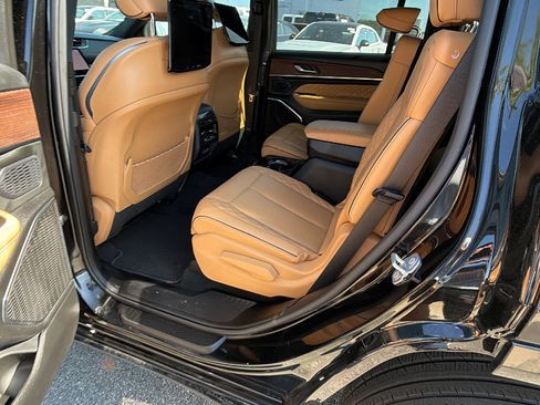 Used 2025 Jeep Grand Cherokee L Summit w/ Rear Seat Video Group I AWD/4WD image 25