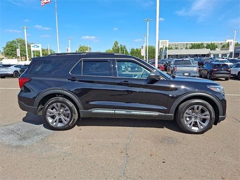 Used 2025 Ford Explorer Active w/ Active Comfort Package image 7