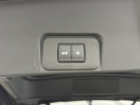 Used 2025 Nissan Rogue SV image 31