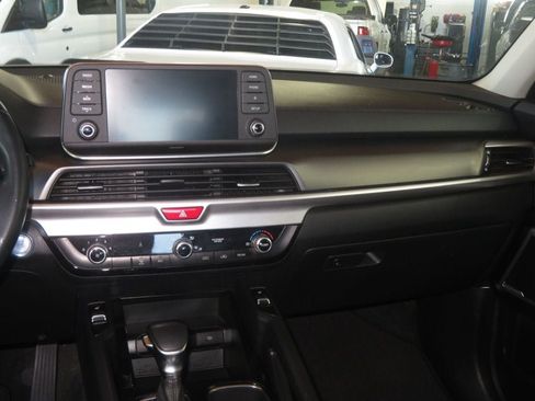 Used 2020 Kia Telluride S FWD image 37
