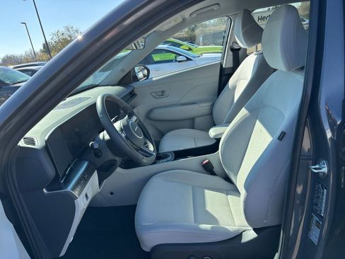 Used 2025 Hyundai Kona SEL image 28