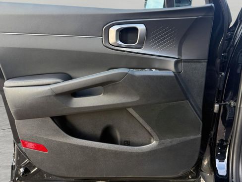 Used 2025 Kia Sorento S image 19