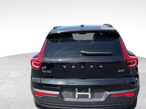 Used 2025 Volvo XC40 B5 Plus w/ Climate Package image 9