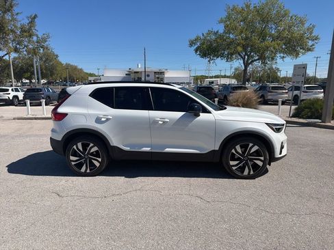 Used 2023 Volvo XC40 B5 Plus w/ Driver Assist Package image 4
