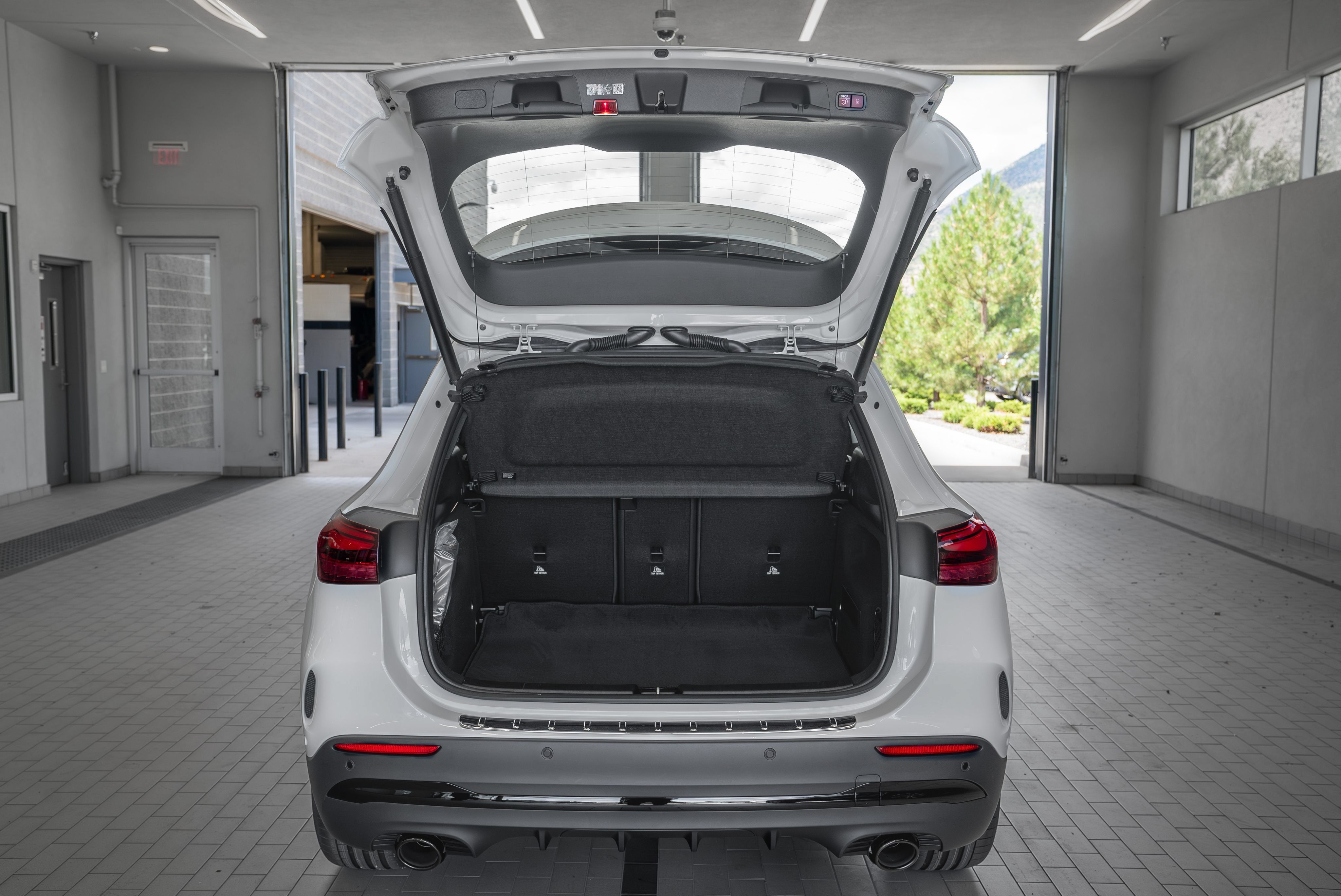 Used 2025 Mercedes-Benz GLA 35 AMG 4MATIC image 16