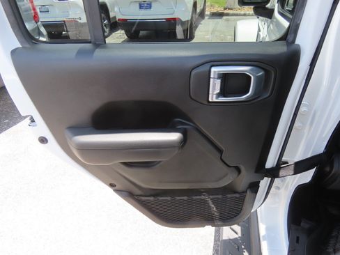 Used 2024 Jeep Gladiator Sport AWD/4WD image 19