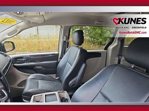 Used 2012 Chrysler Town & Country Touring w/ Entertainment Group #1 FWD image 24