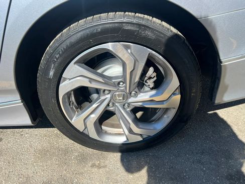 Used 2018 Honda Accord EX image 10