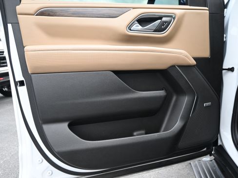 Used 2023 Chevrolet Tahoe Premier AWD/4WD image 14