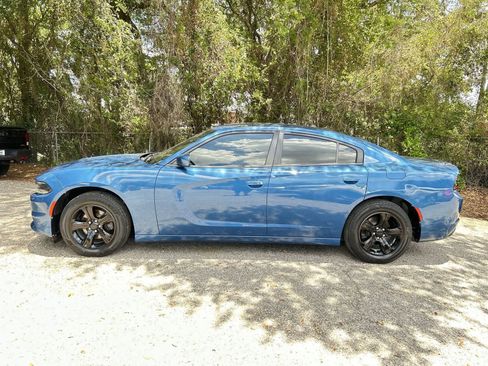 Used 2020 Dodge Charger SXT RWD image 4