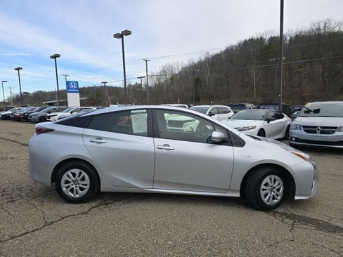 Used 2017 Toyota Prius Two image 14